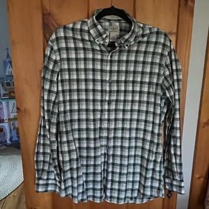 Men’s L.L. Bean slightly fitted plaid button down shirt.